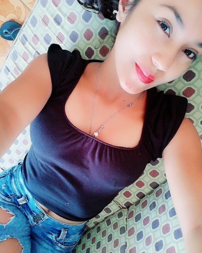 Morenita #87405981