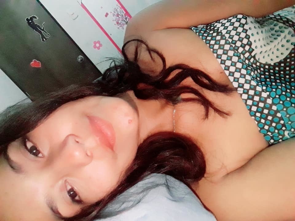Morenita #87406019