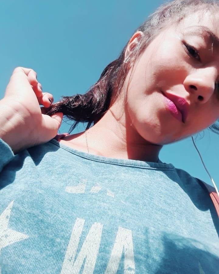 Morenita #87406022