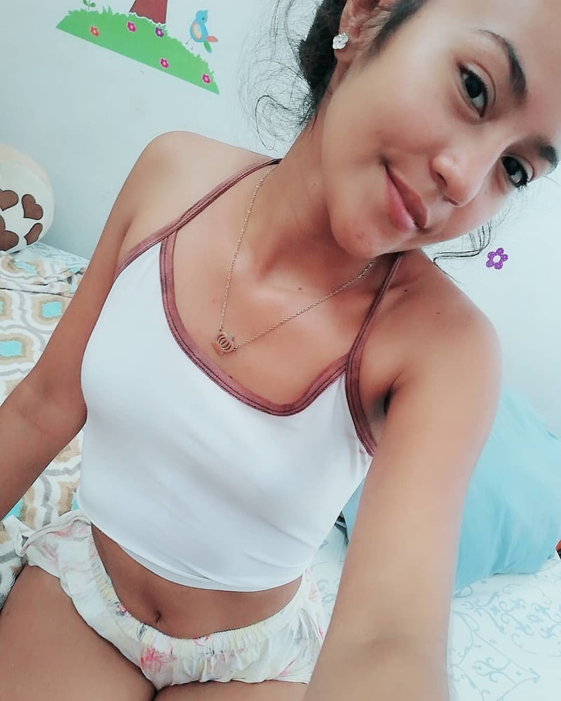 Morenita #87406041