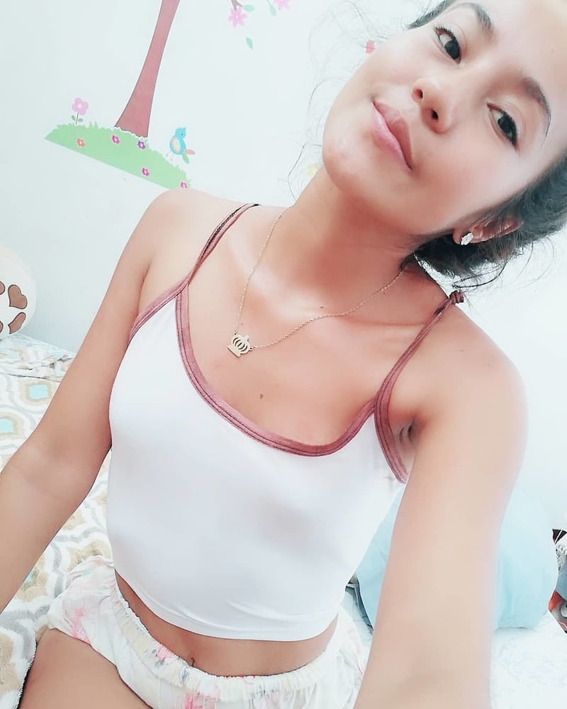 Morenita #87406045