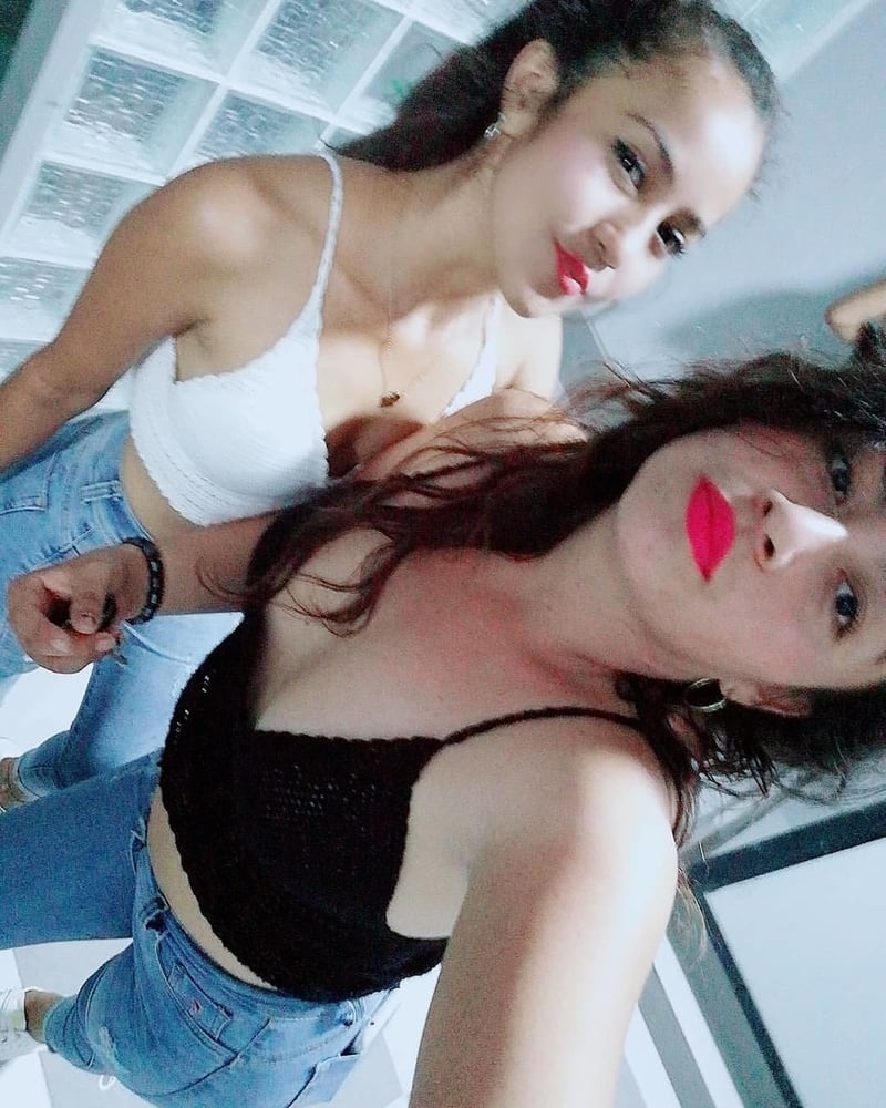 Morenita #87406077