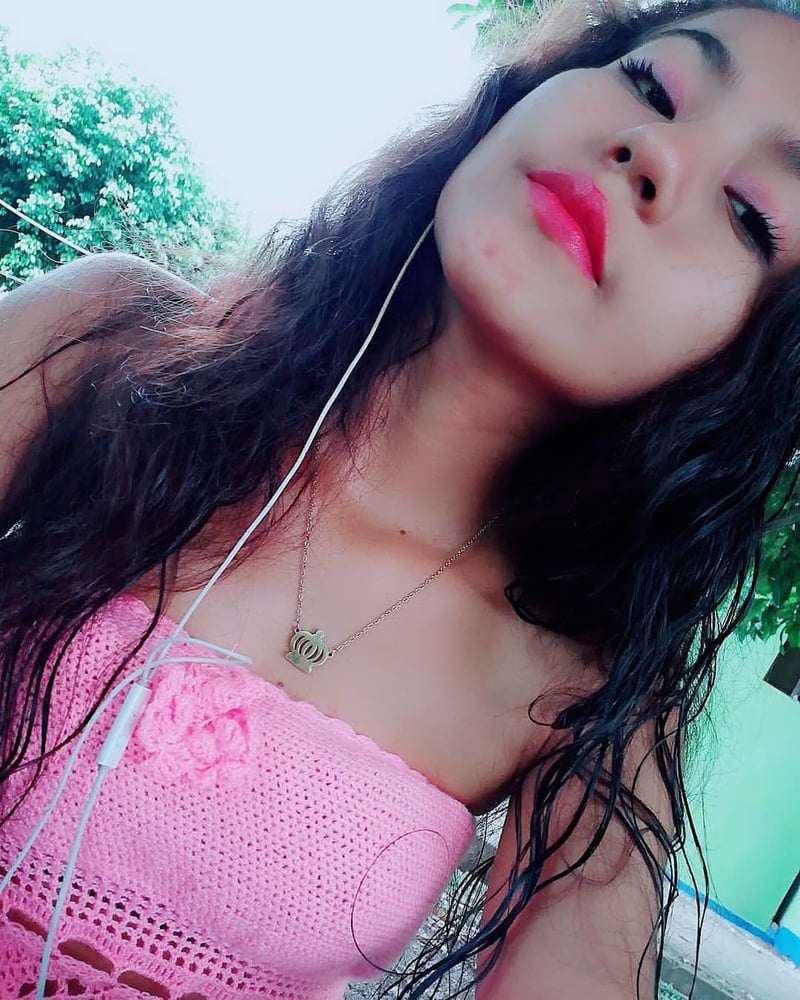 Morenita #87406095