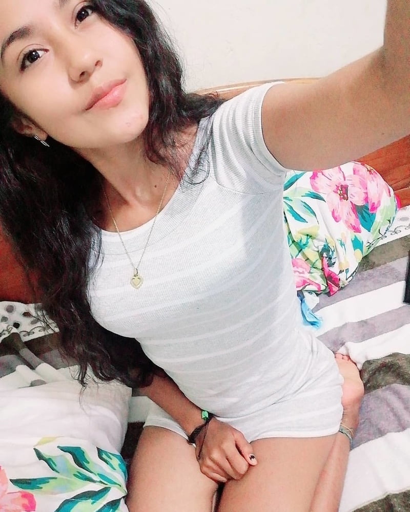 Morenita #87406131