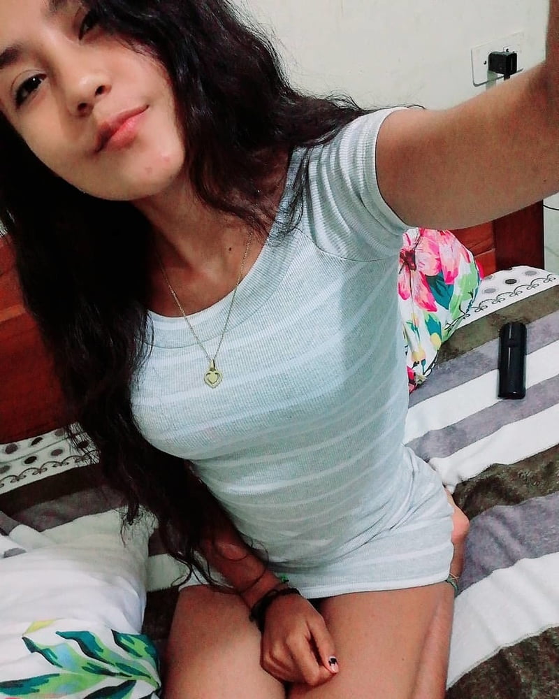 Morenita #87406137