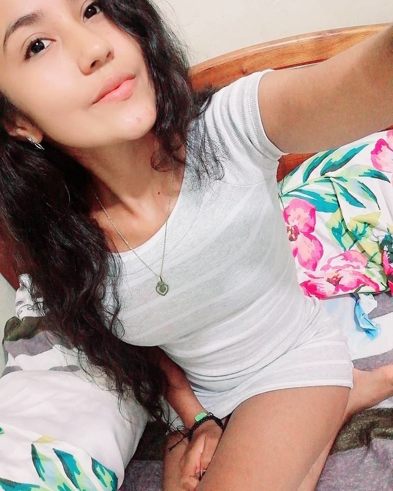 Morenita #87406140