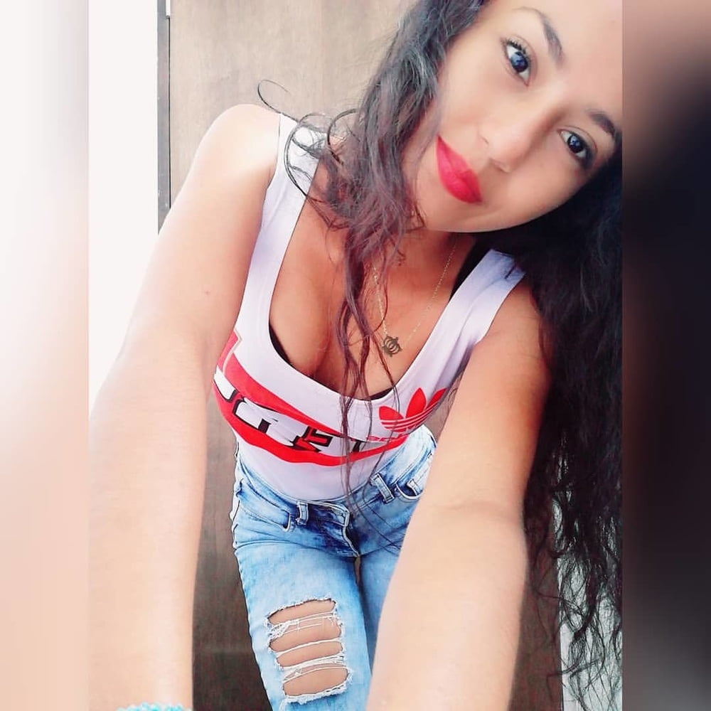 Morenita #87406179