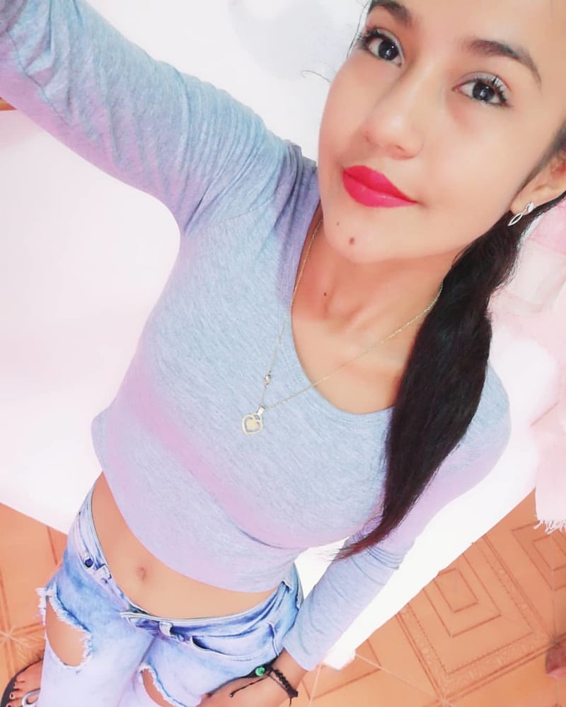 Morenita #87406193