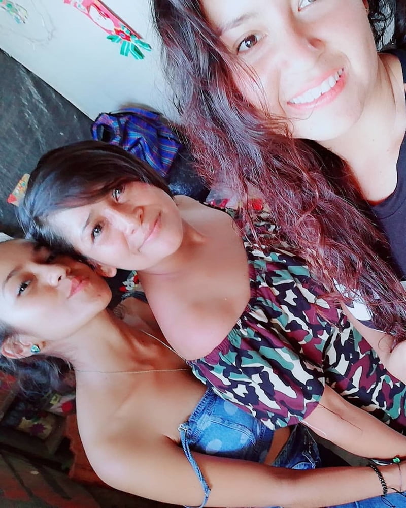 Morenita #87406241