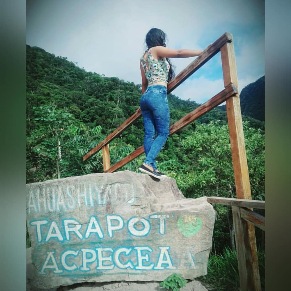 Morenita #87406253