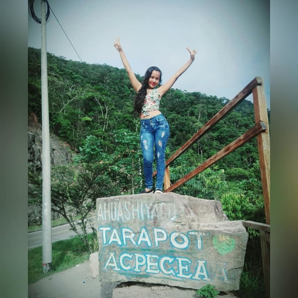 Morenita #87406262
