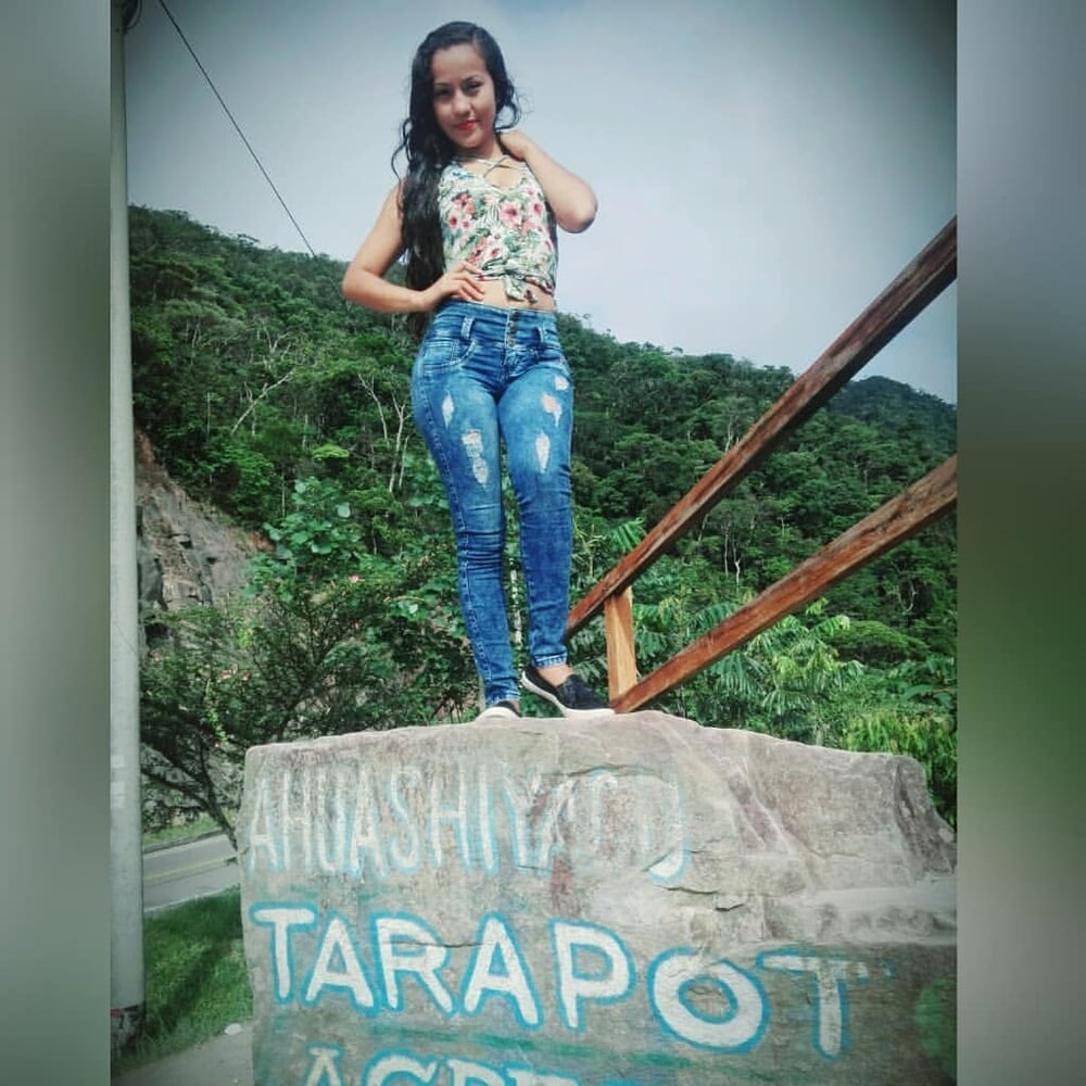 Morenita #87406265