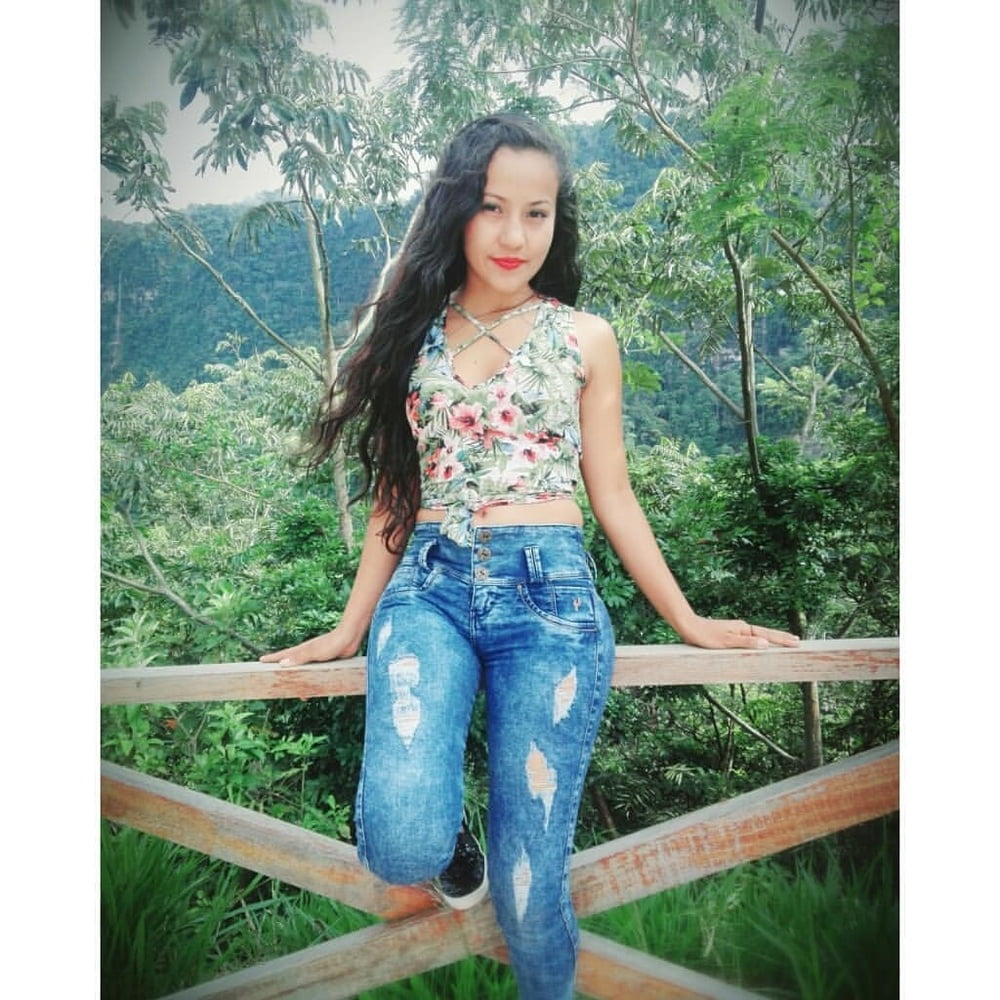 Morenita #87406272