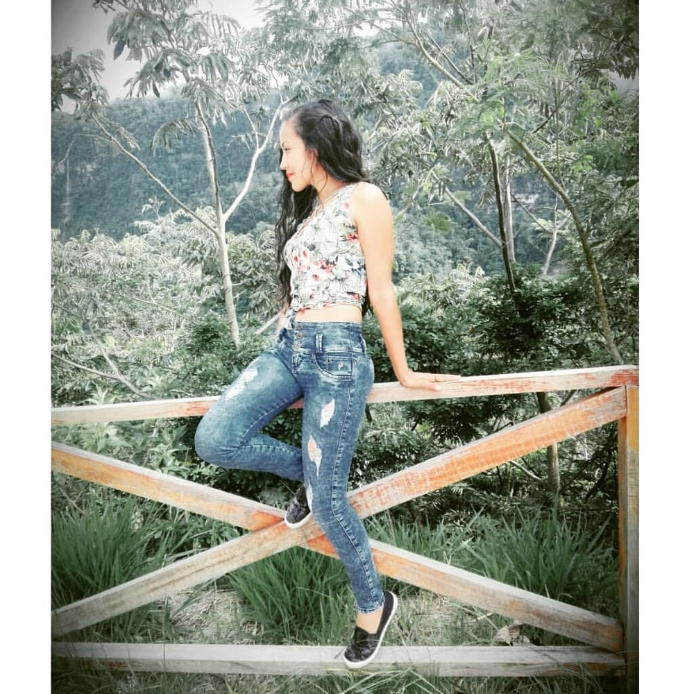 Morenita #87406275