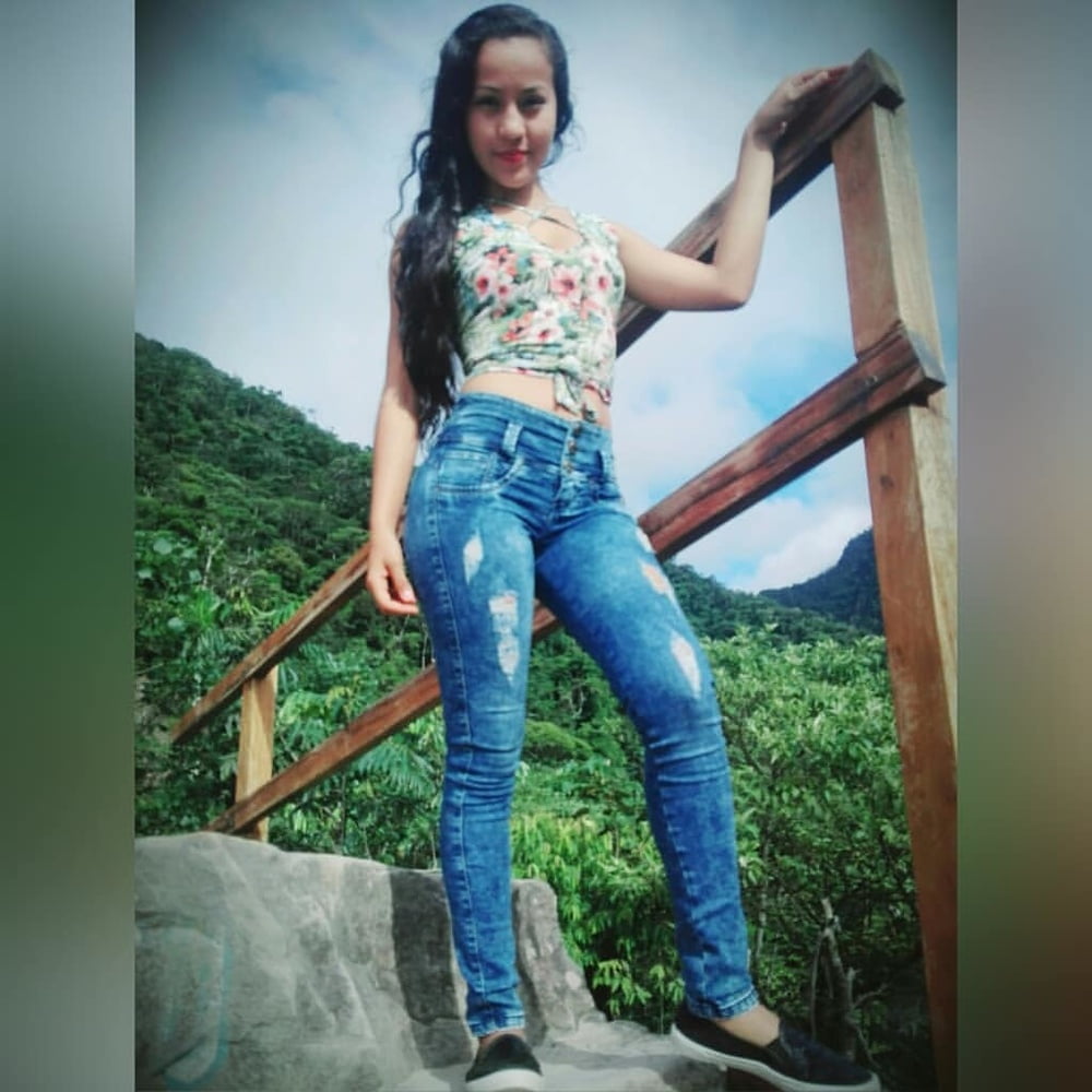 Morenita #87406278