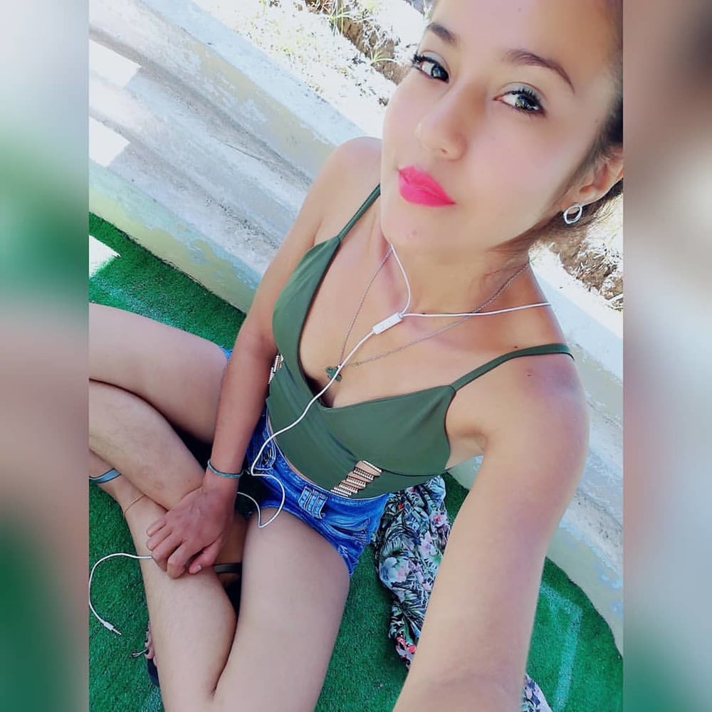 Morenita #87406288