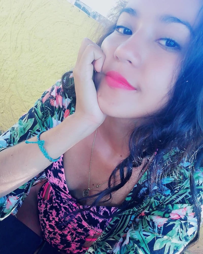 Morenita #87406298