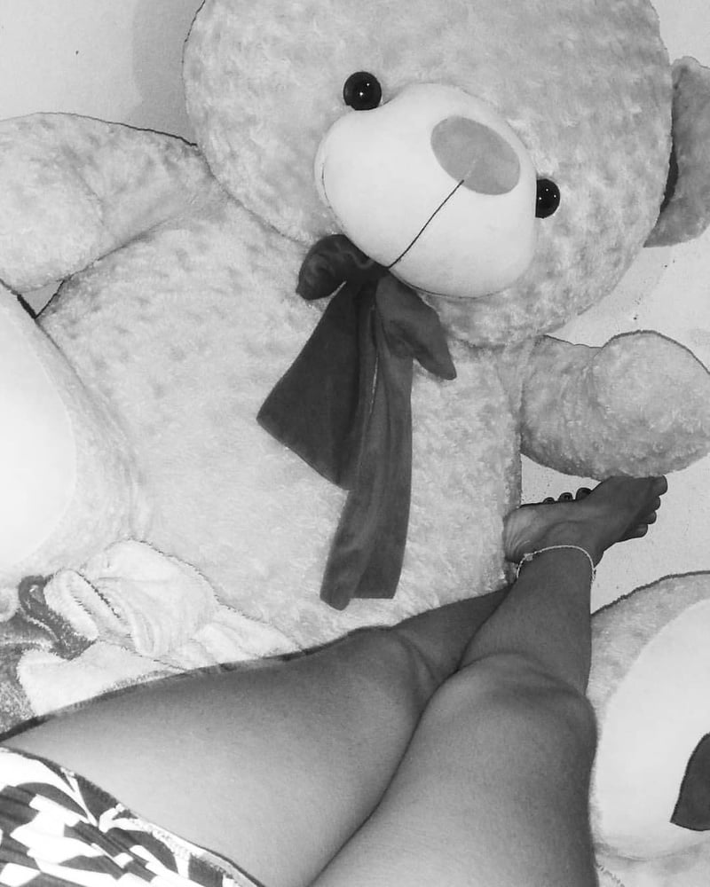 Morenita #87406301