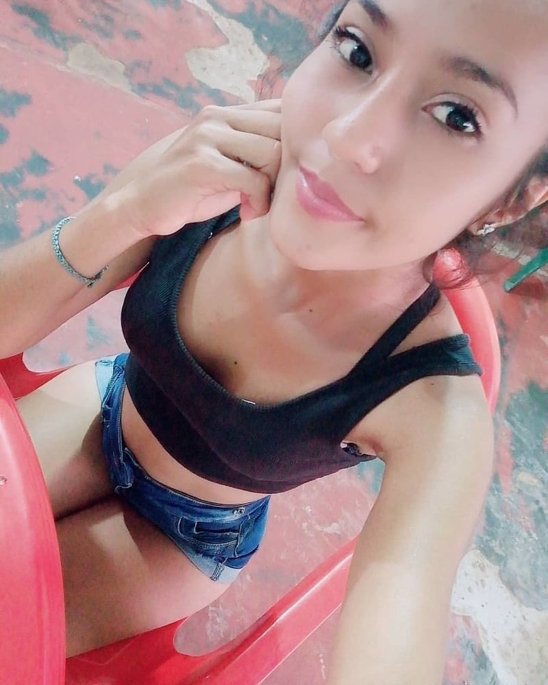 Morenita #87406312