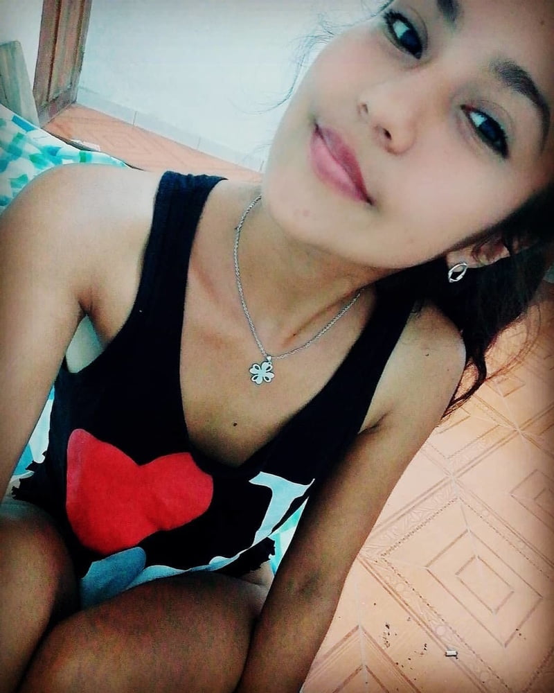 Morenita #87406321