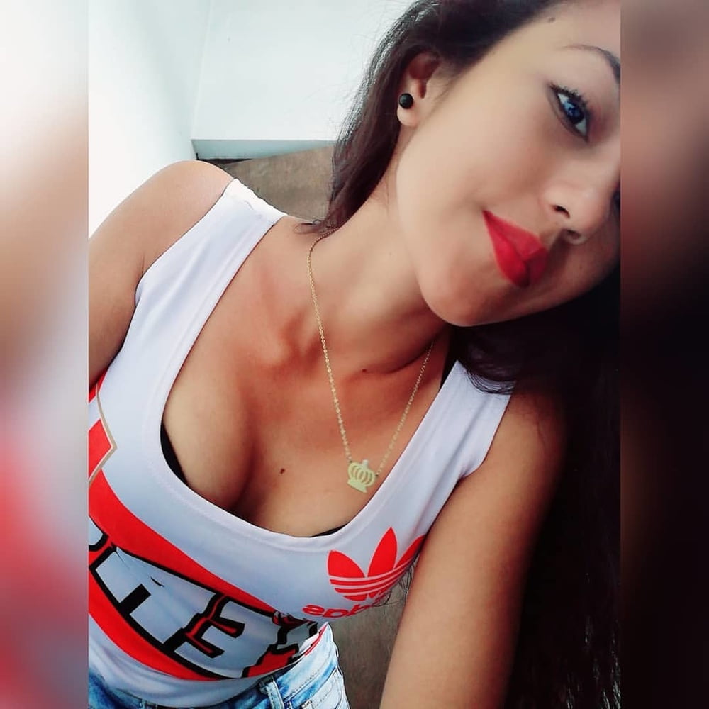 Morenita #87406341