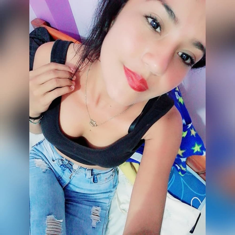 Morenita #87406364