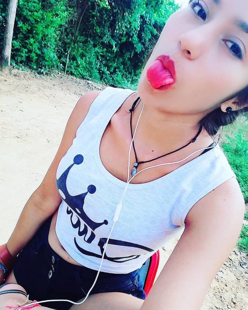 Morenita #87406367