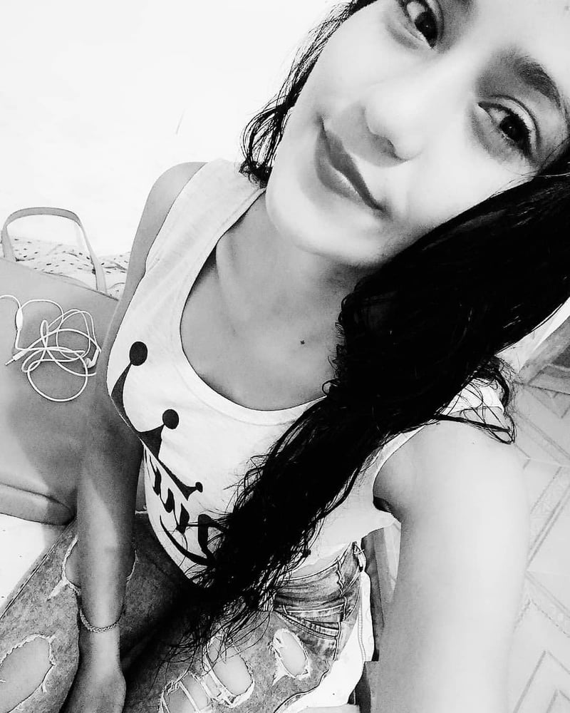 Morenita #87406402