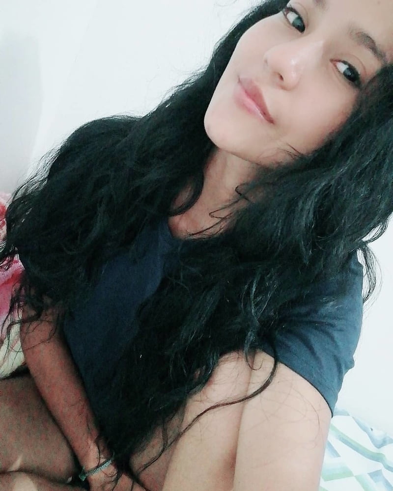 Morenita #87406404