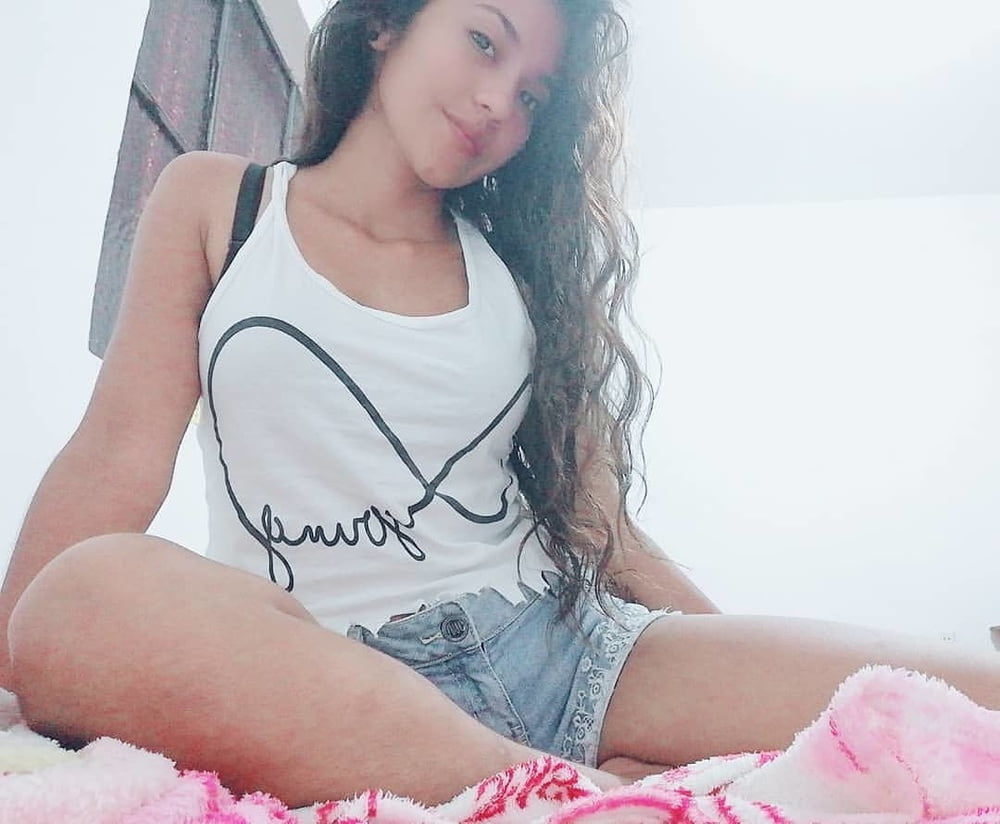 Morenita #87406415