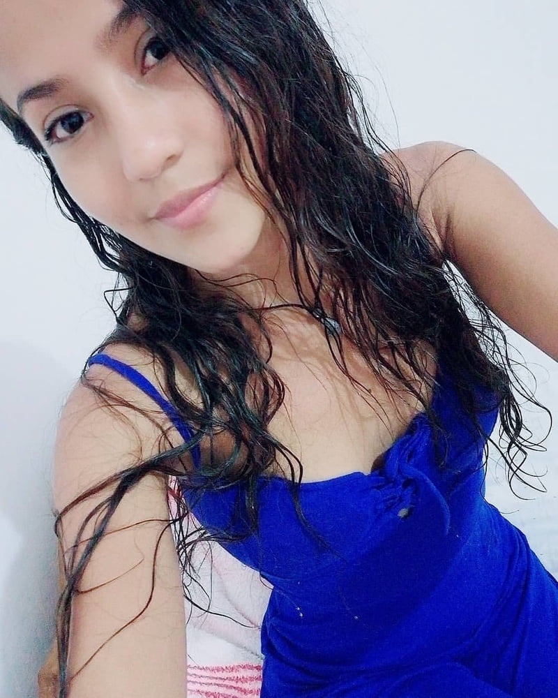 Morenita #87406419