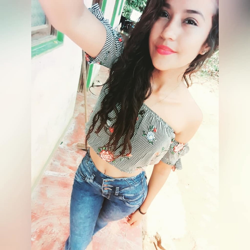 Morenita #87406422