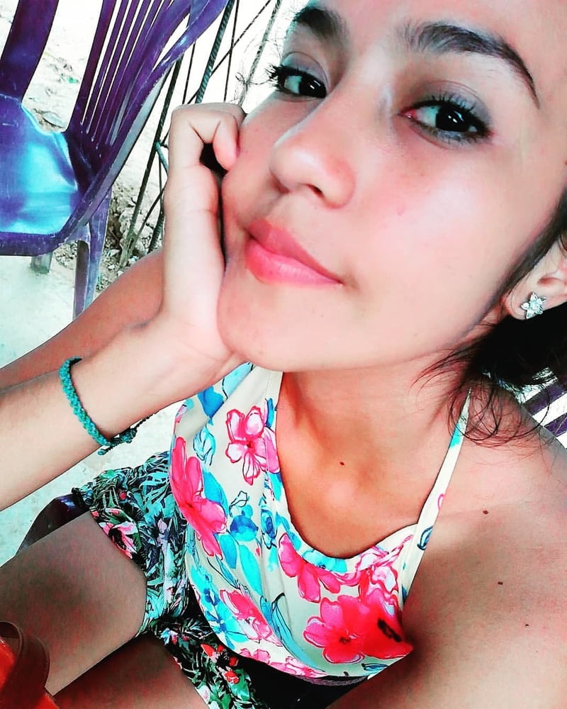 Morenita #87406434