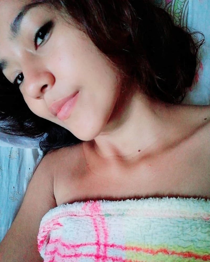Morenita #87406440