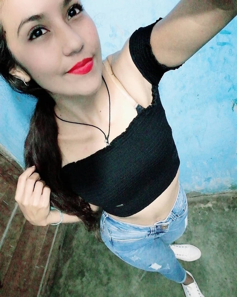 Morenita #87406446