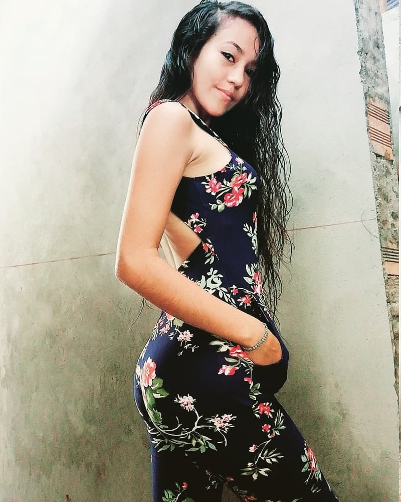 Morenita #87406449