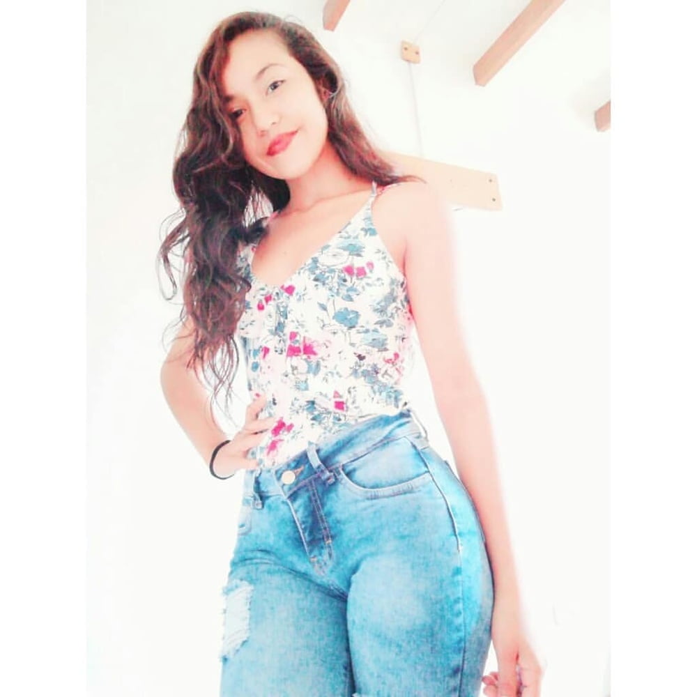 Morenita #87406467