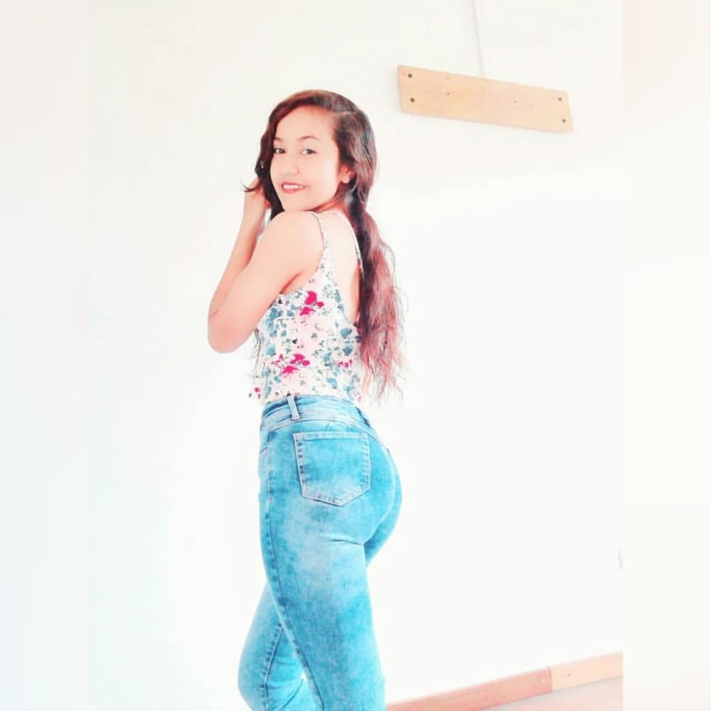 Morenita #87406476