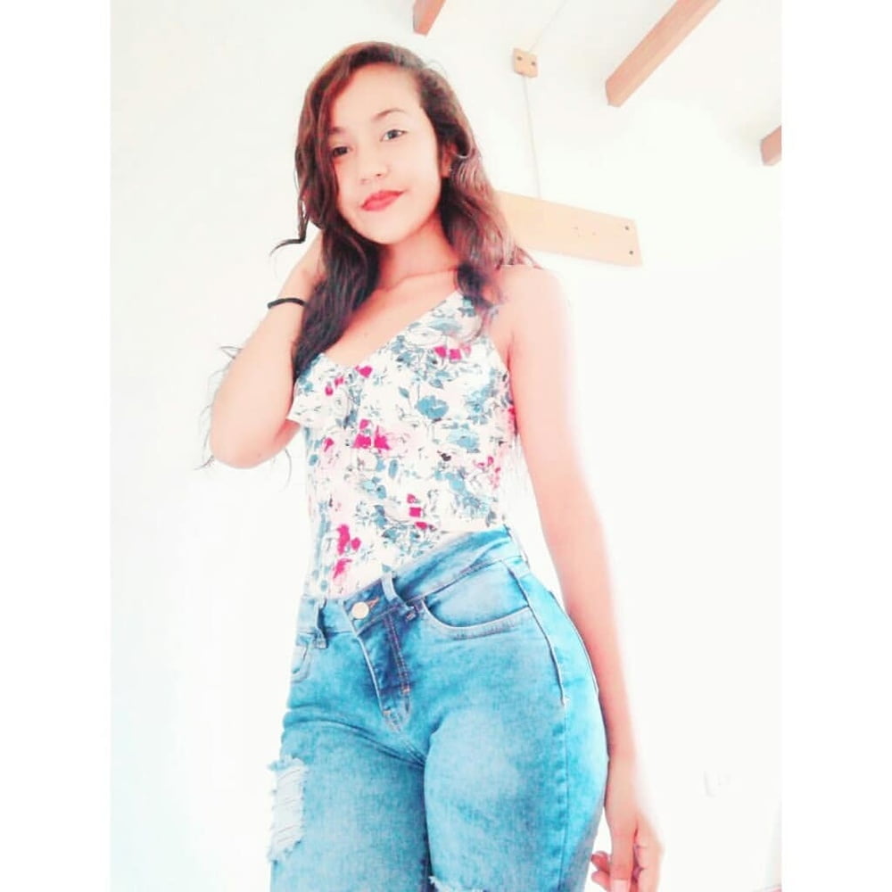 Morenita #87406479