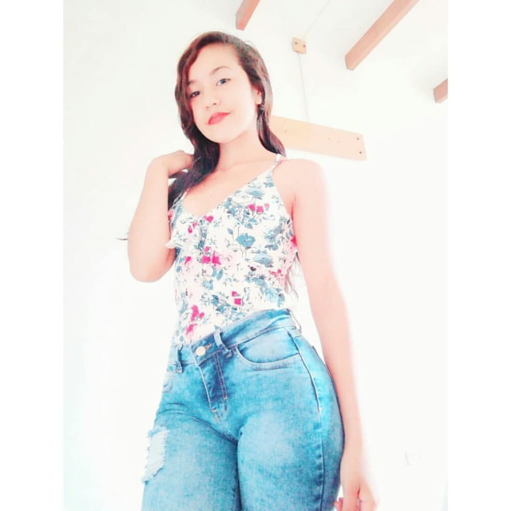 Morenita #87406482