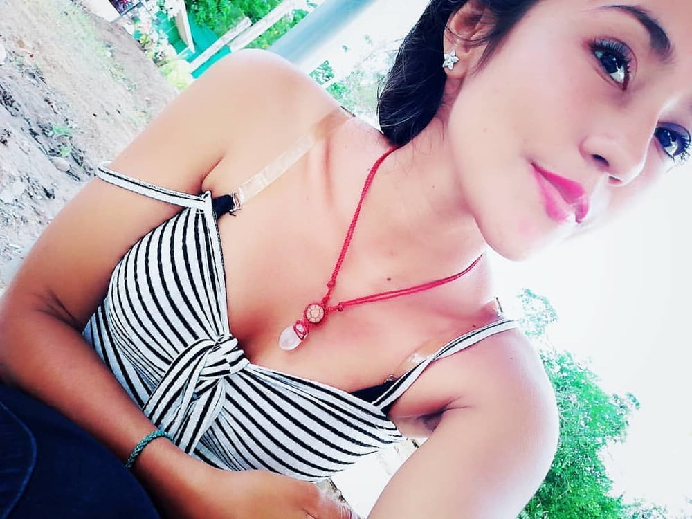 Morenita #87406503