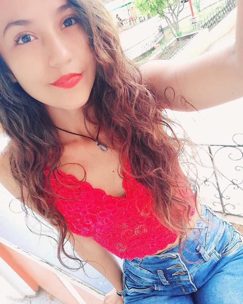 Morenita #87406505