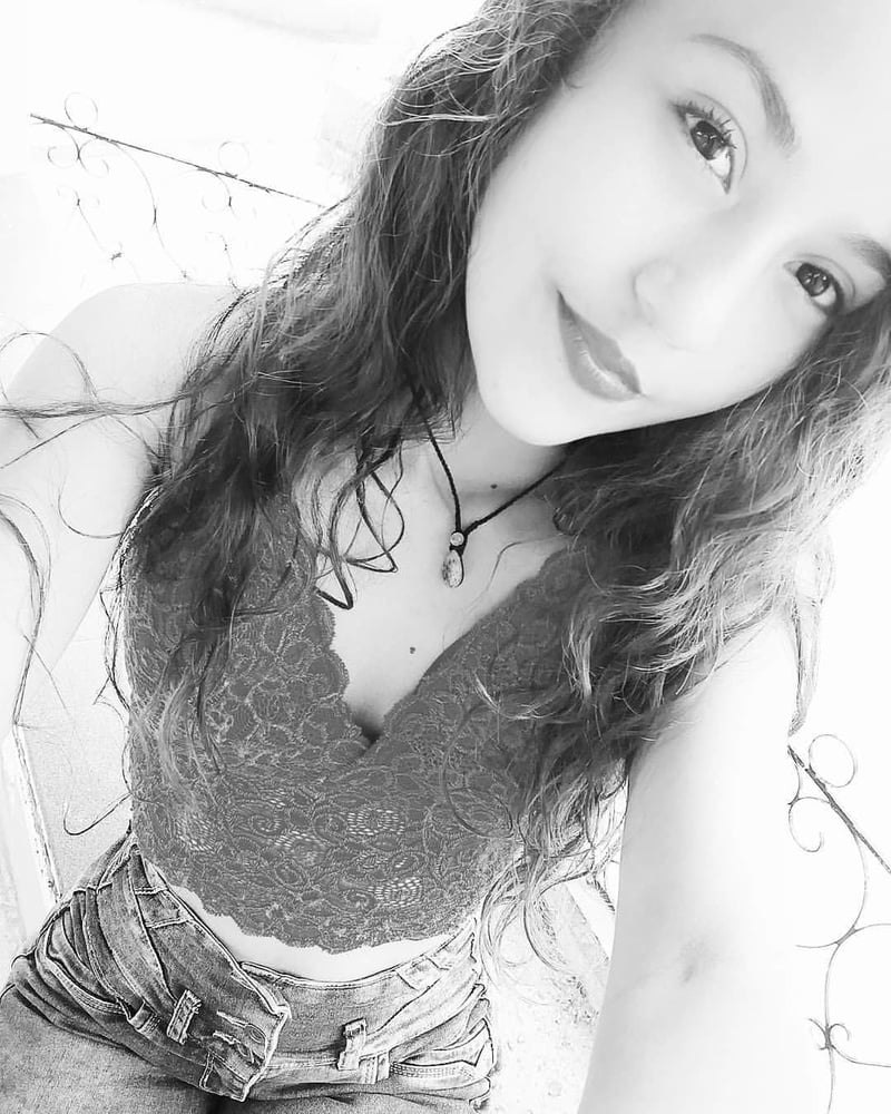Morenita #87406509
