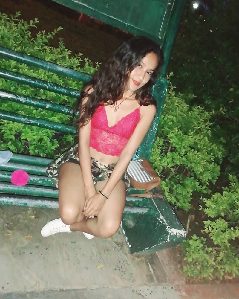 Morenita #87406513