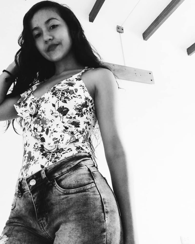 Morenita #87406524