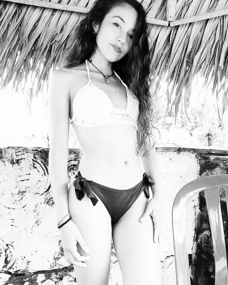Morenita #87406563
