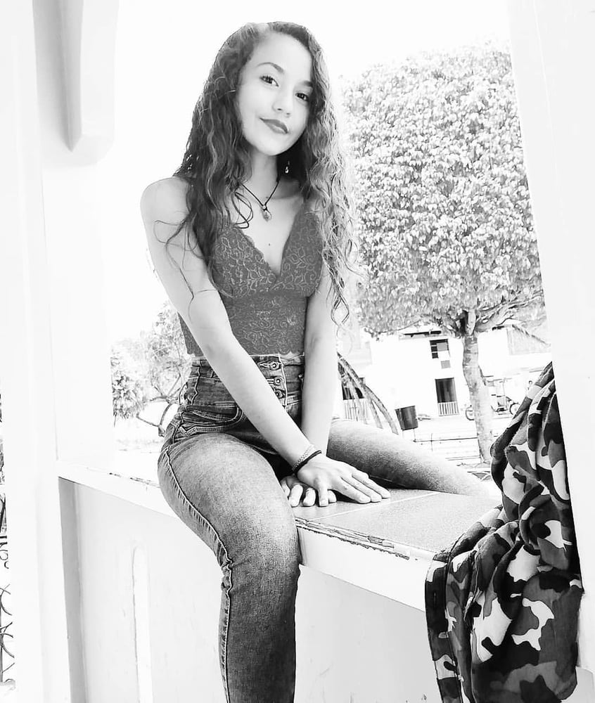 Morenita #87406569