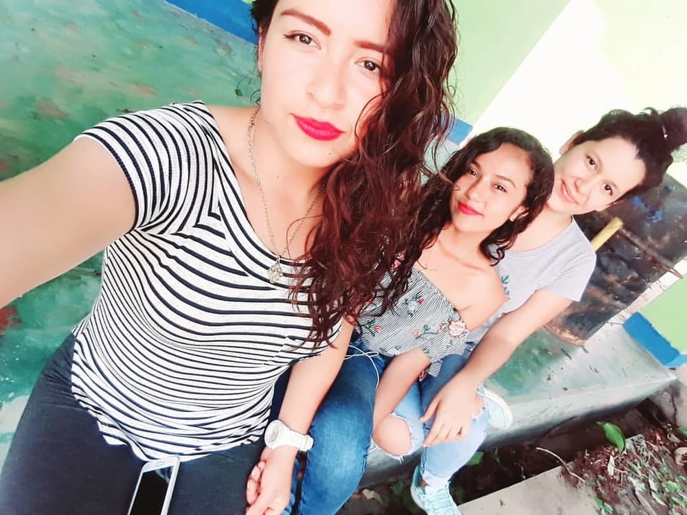 Morenita #87406667