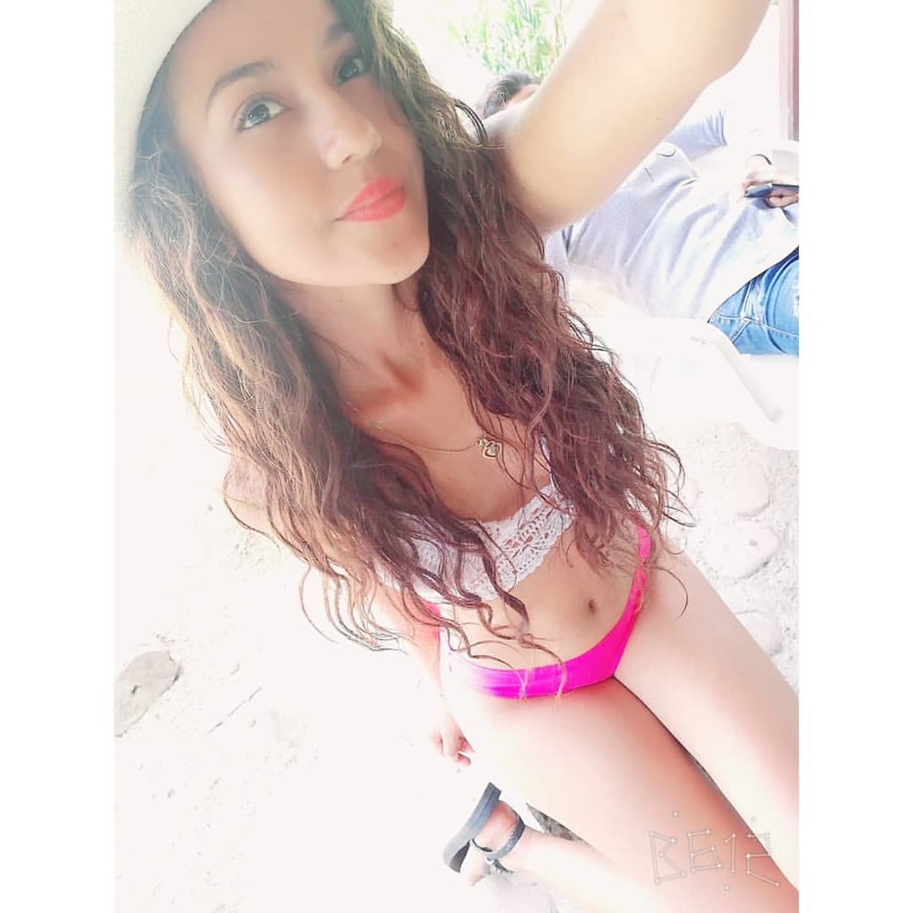 Morenita #87406696