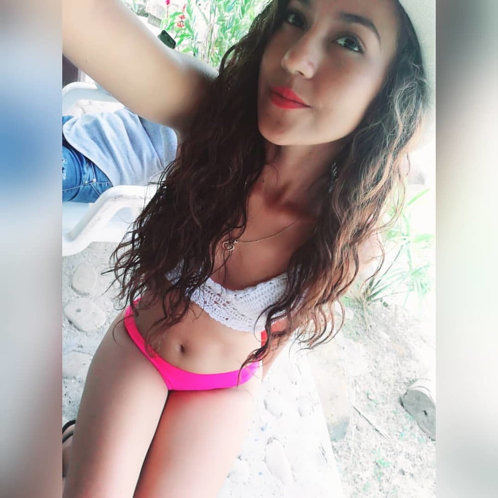 Morenita #87406700